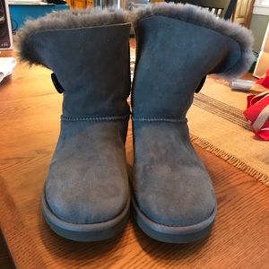 Classic Bailey Button Ugg Boots (size 7)